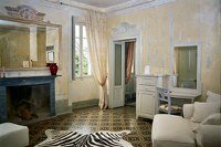 sitting room romantic suite 1